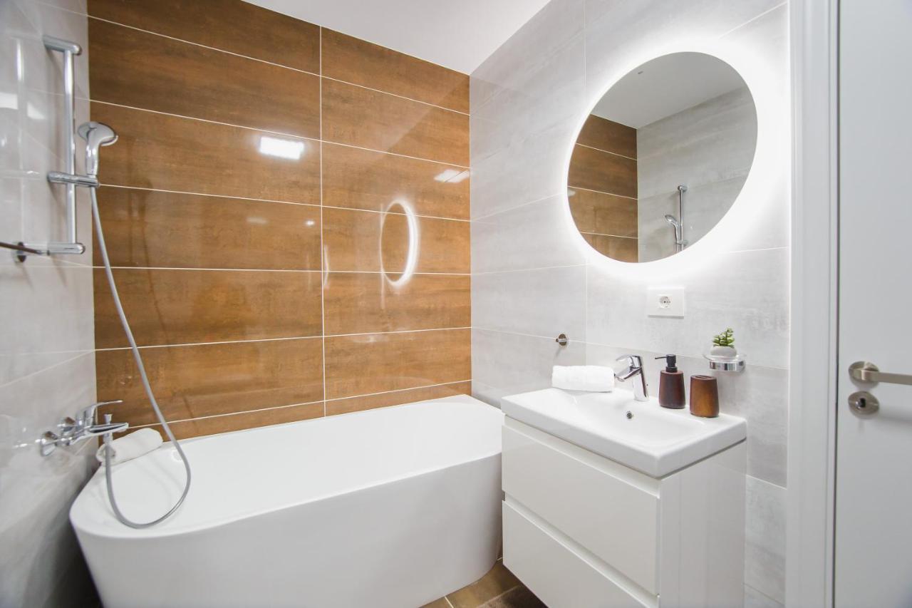 Charming Family Haven Apartamento Oradea Exterior foto