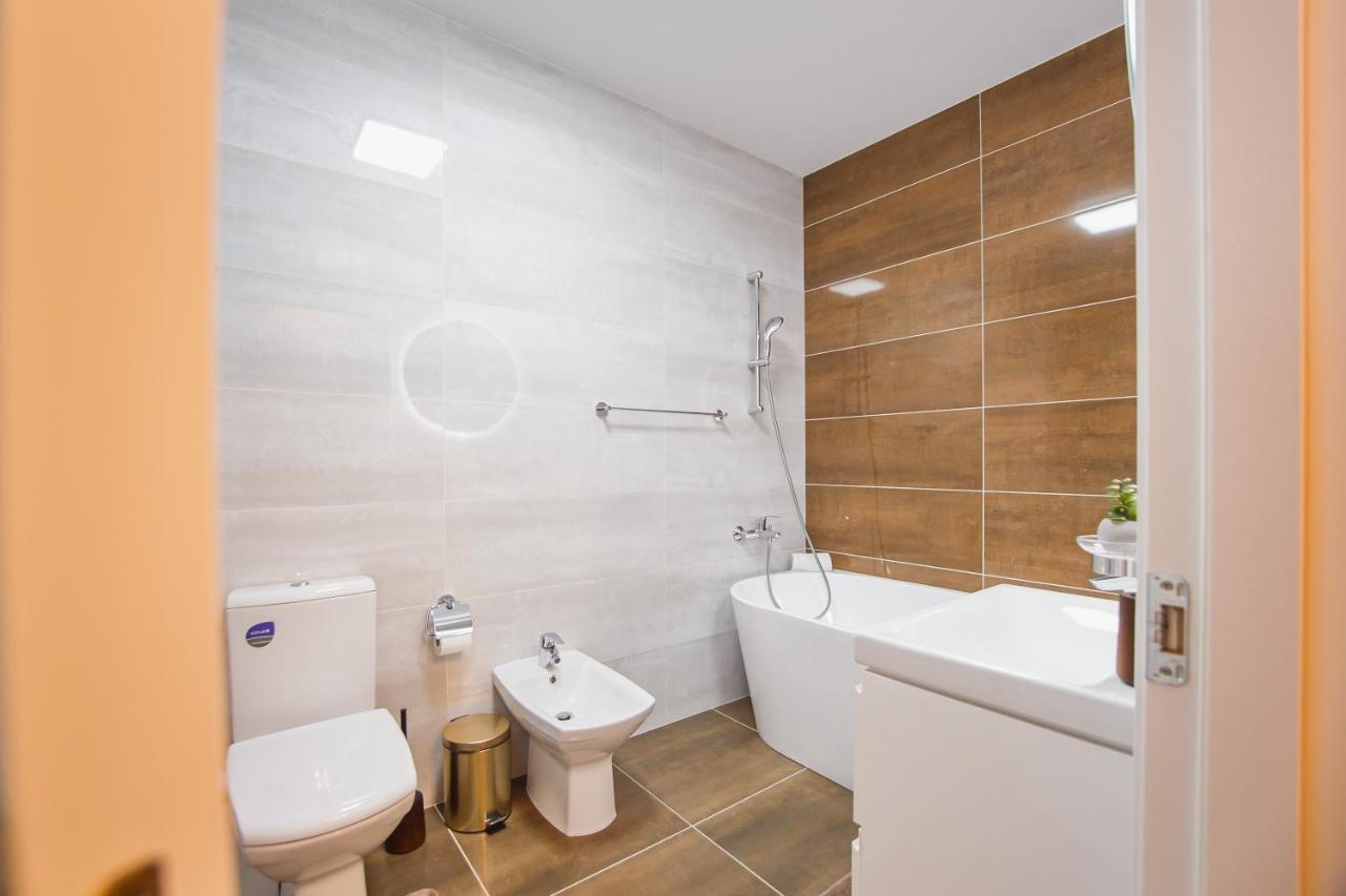 Charming Family Haven Apartamento Oradea Exterior foto
